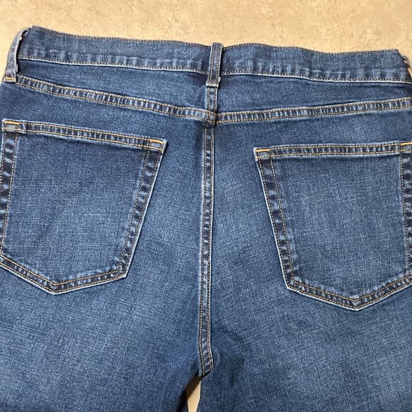 Men’s Old Navy Athletic Fit Stretch Jeans.           Size 32 X 32 - Picture 2 of 3